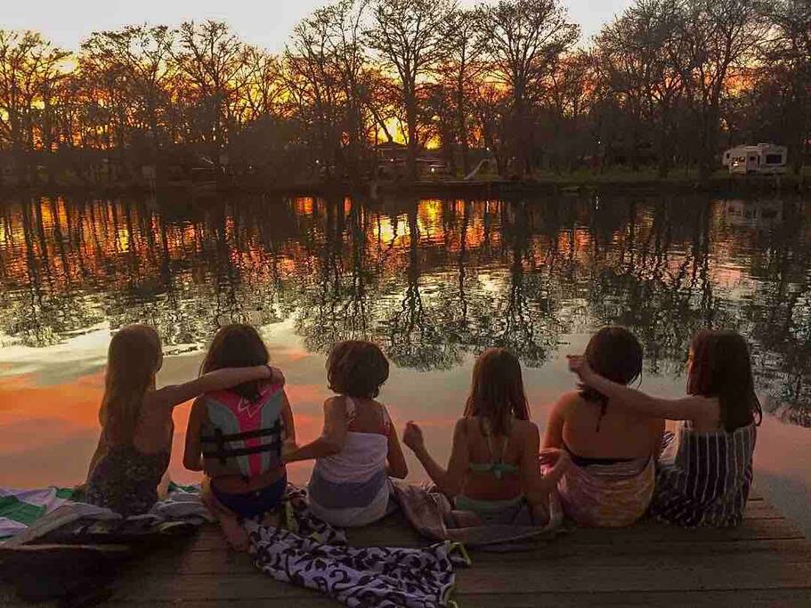 waterfront-getawayorfire-pitorkayaksorfoosball-holiday-home/