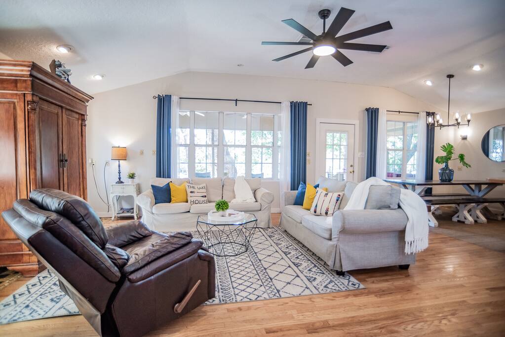 waterfront-getawayorfire-pitorkayaksorfoosball-holiday-home/