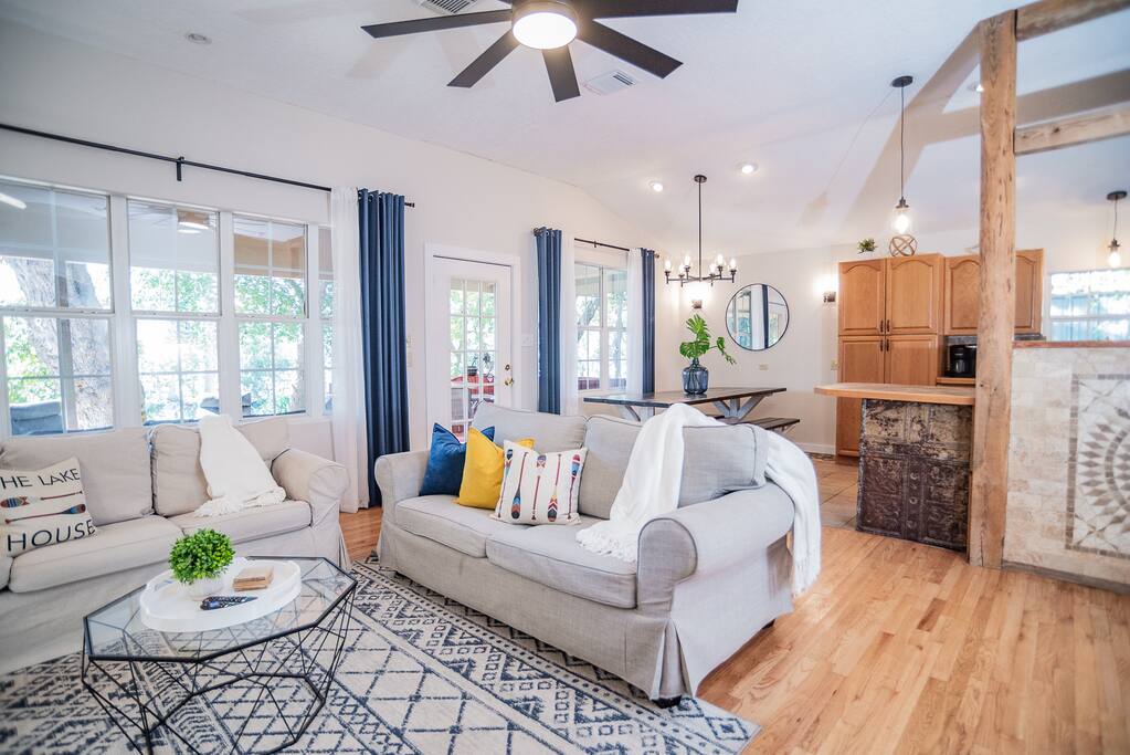 waterfront-getawayorfire-pitorkayaksorfoosball-holiday-home/