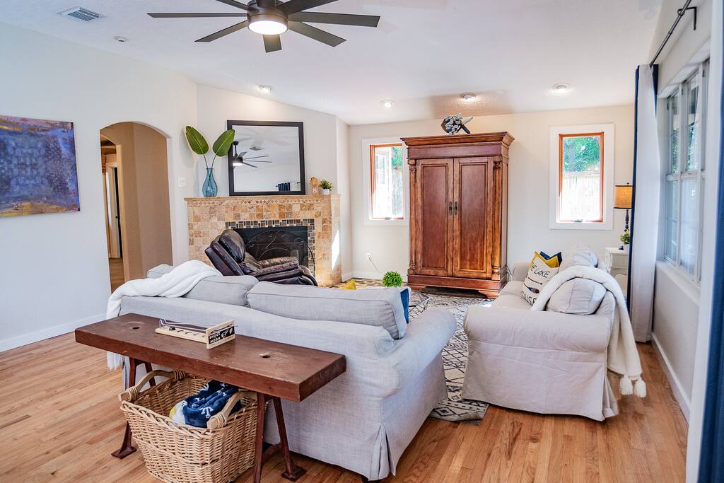 waterfront-getawayorfire-pitorkayaksorfoosball-holiday-home/