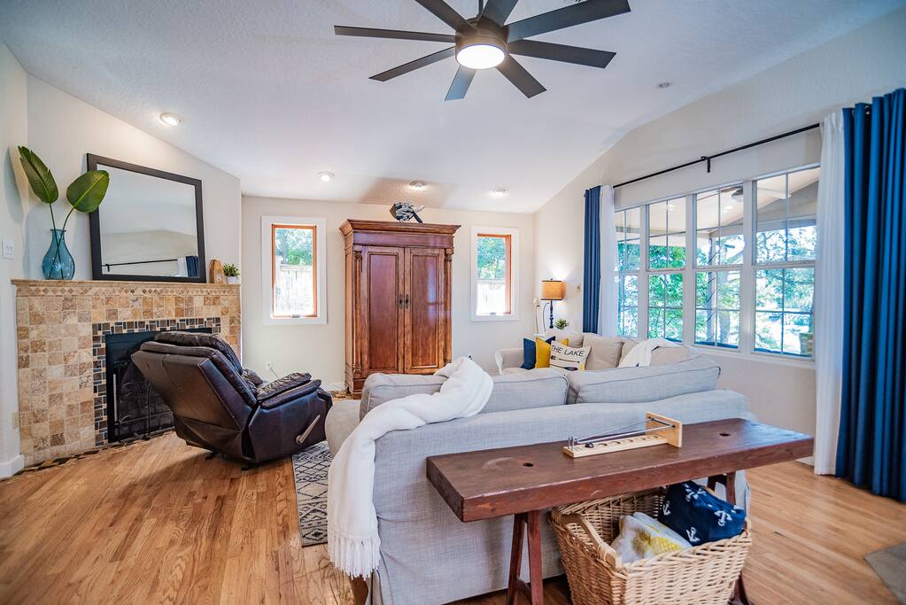 waterfront-getawayorfire-pitorkayaksorfoosball-holiday-home/