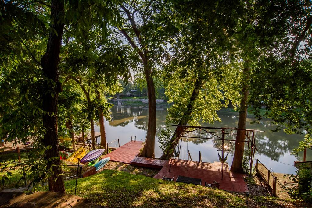 waterfront-getawayorfire-pitorkayaksorfoosball-holiday-home/