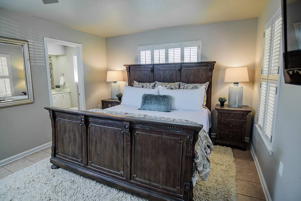 fish-haus~pool~spa~relaxing-waterfront-retreat/