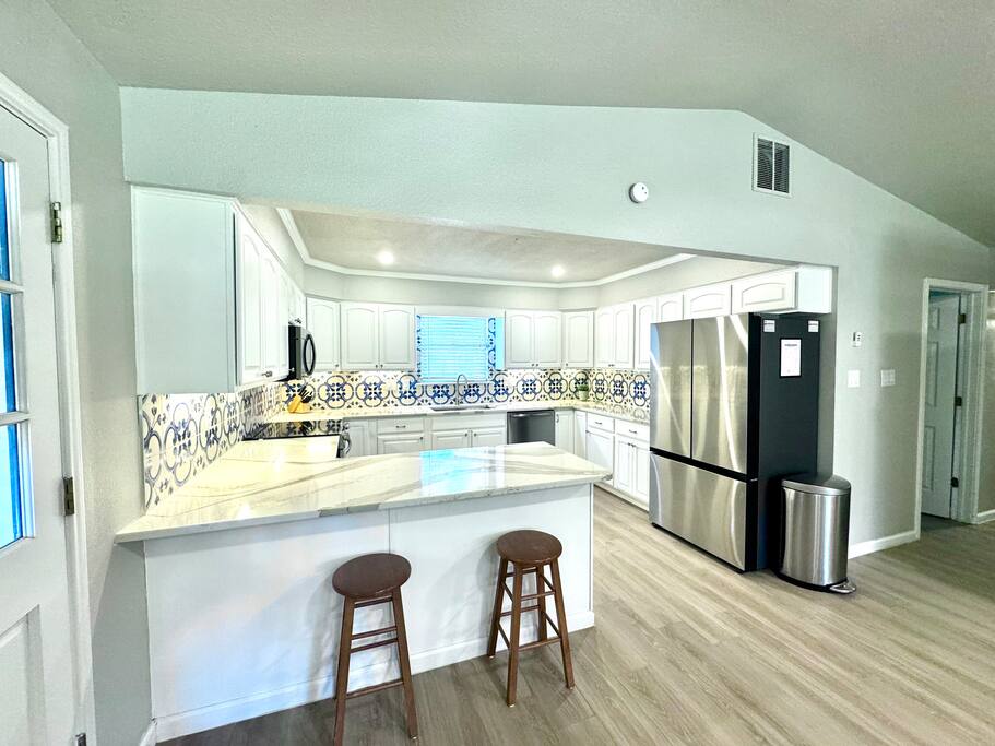 fish-haus~pool~spa~relaxing-waterfront-retreat/