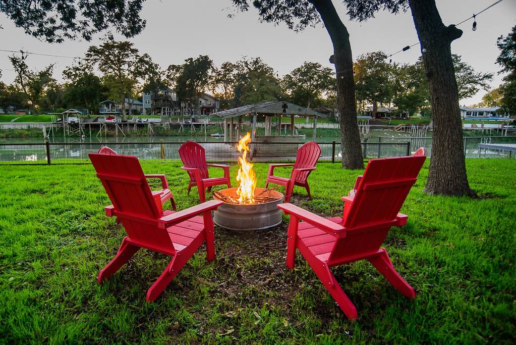 fish-haus~pool~spa~relaxing-waterfront-retreat/