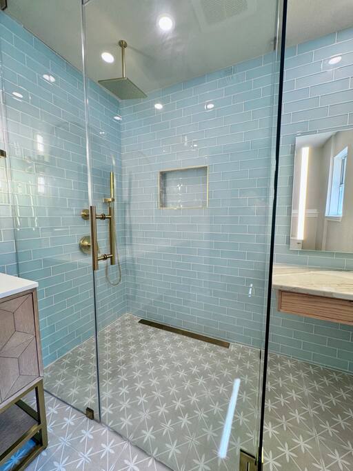 fish-haus~pool~spa~relaxing-waterfront-retreat/