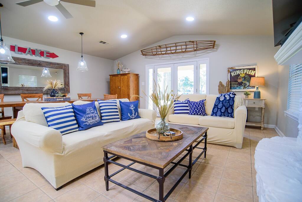 fish-haus~pool~spa~relaxing-waterfront-retreat/