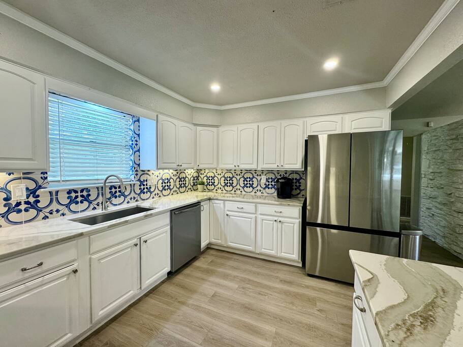 fish-haus~pool~spa~relaxing-waterfront-retreat/