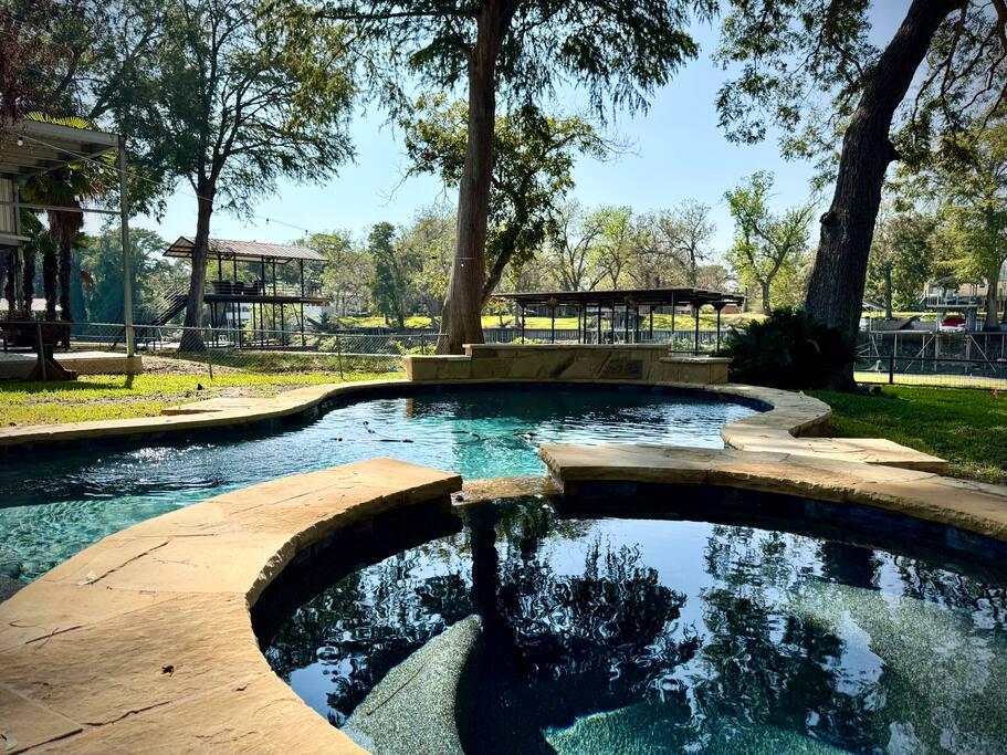 fish-haus~pool~spa~relaxing-waterfront-retreat/