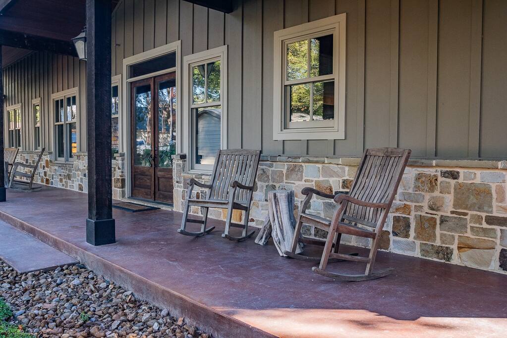 farm-house-pool-table-ping-pong-sleeps-16/