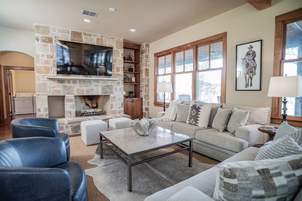 farm-house-pool-table-ping-pong-sleeps-16/