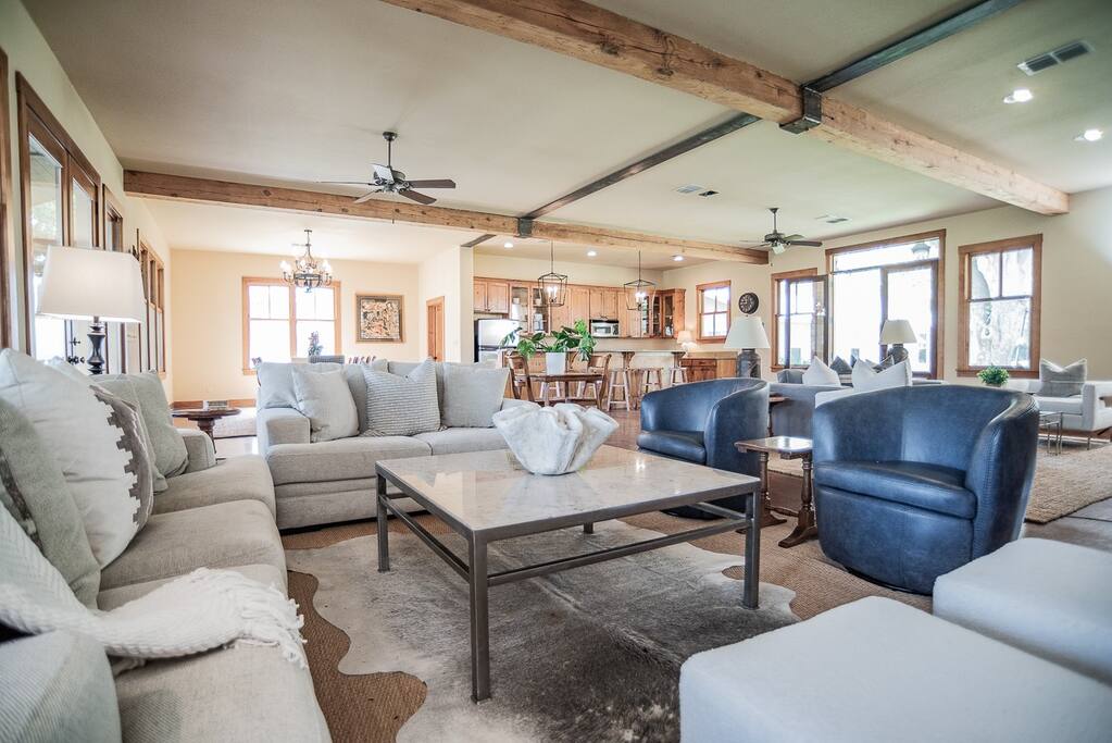 farm-house-pool-table-ping-pong-sleeps-16/