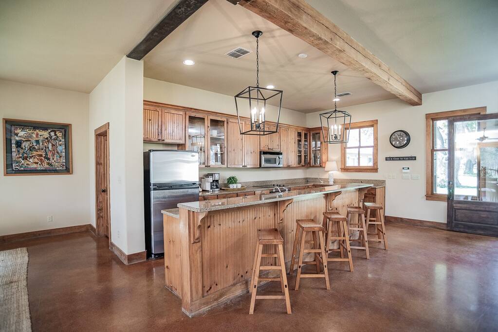 farm-house-pool-table-ping-pong-sleeps-16/