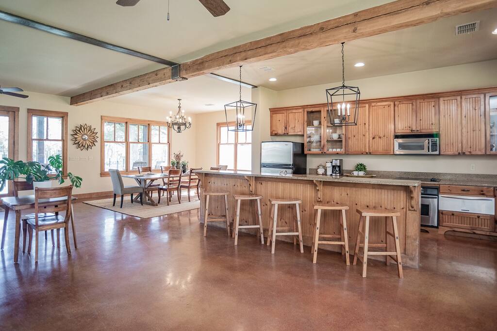 farm-house-pool-table-ping-pong-sleeps-16/