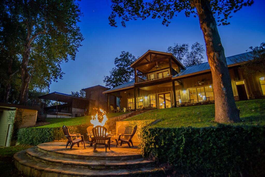 farm-house-pool-table-ping-pong-sleeps-16/