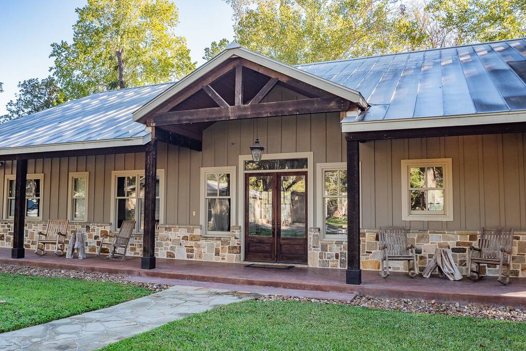 farm-house-pool-table-ping-pong-sleeps-16/