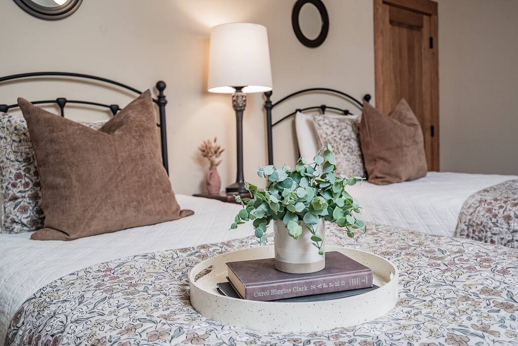 farm-house-pool-table-ping-pong-sleeps-16/