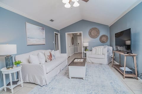Near NAS-TAMU-Beach | Gameroom-Coffee Bar-Kings