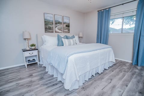 Near NAS-TAMU-Beach | Gameroom-Coffee Bar-Kings