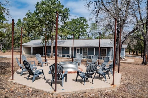 Bergamot House-Luling Texas