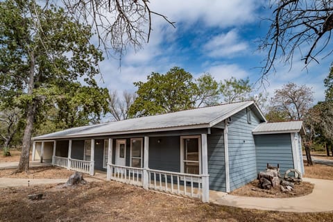 Bergamot House-Luling Texas