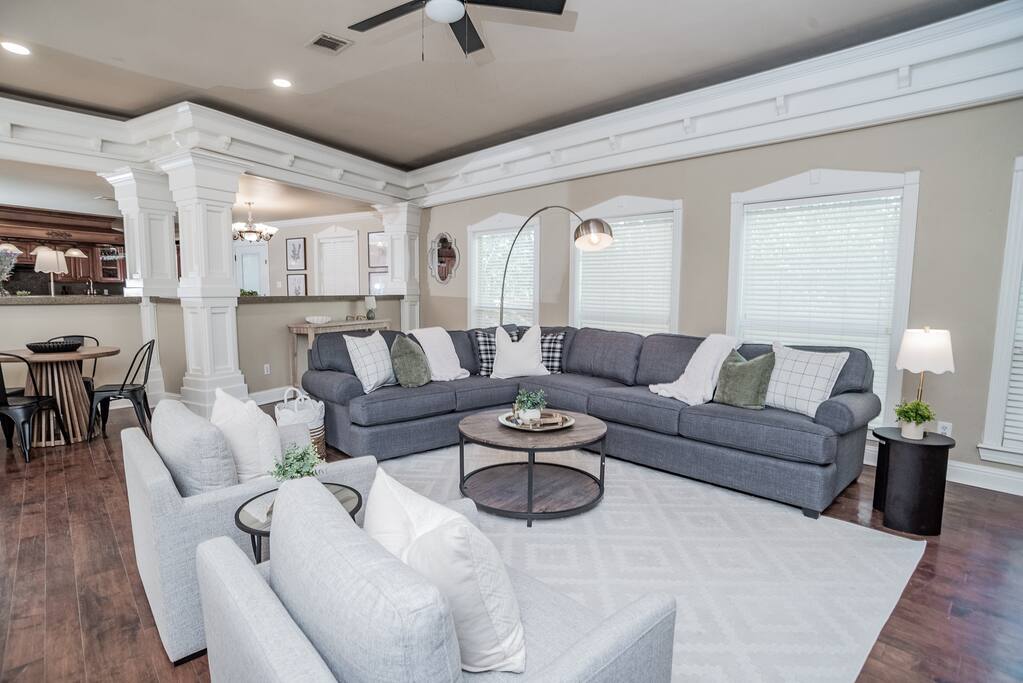 ranch-or-4-homes-or-pool-or-sleeps-40-holiday-home/