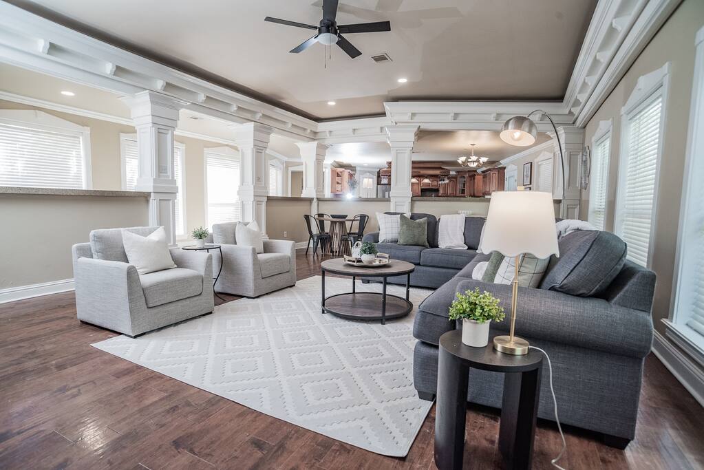 ranch-or-4-homes-or-pool-or-sleeps-40-holiday-home/