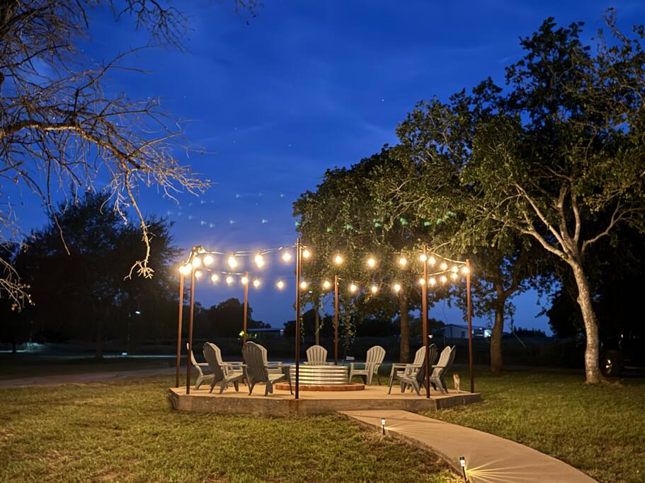 ranch-or-4-homes-or-pool-or-sleeps-40-holiday-home/