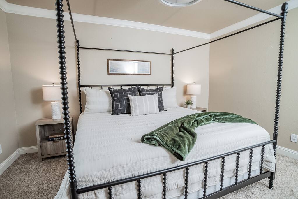 ranch-or-4-homes-or-pool-or-sleeps-40-holiday-home/