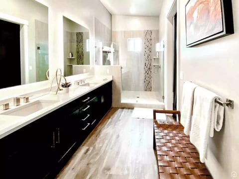 Beautiful Brand NEW luxury condo Sage Creek