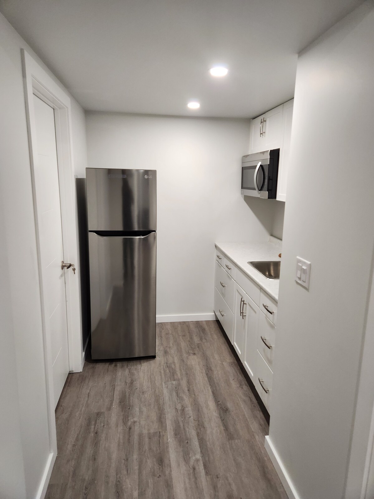 a-modern-and-homely-1-br-suite/