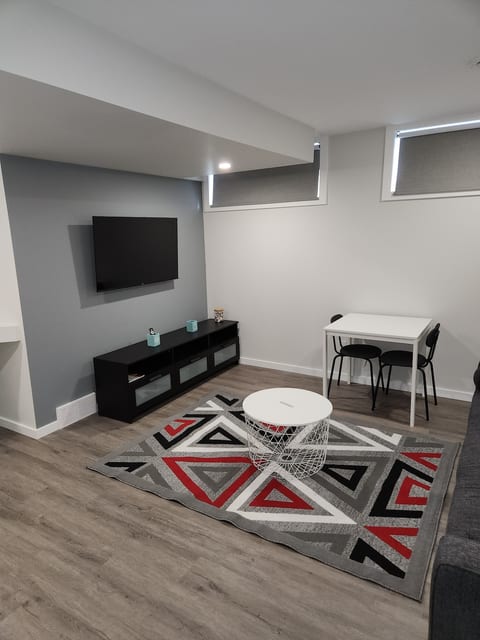 A Modern & Homely 1 BR Suite image 2