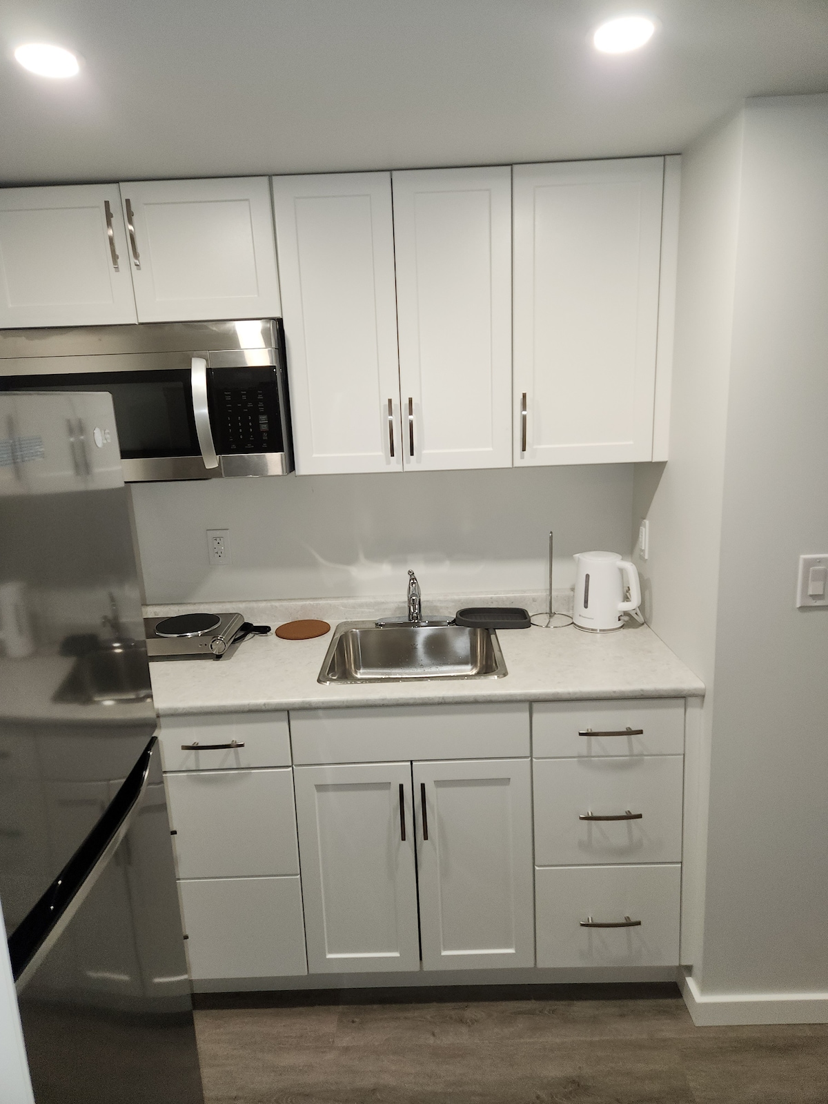 a-modern-and-homely-1-br-suite/