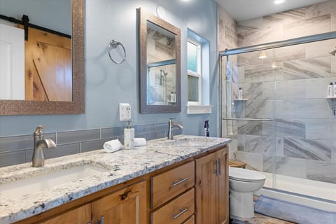 breathtaking master bathroom