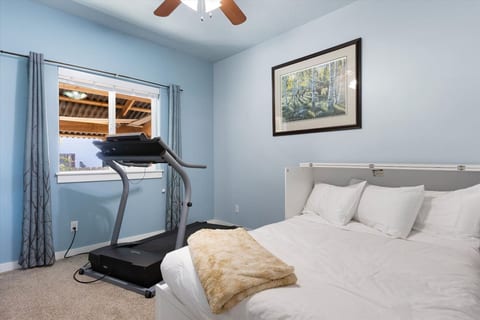 3rd bedroom with treadmil