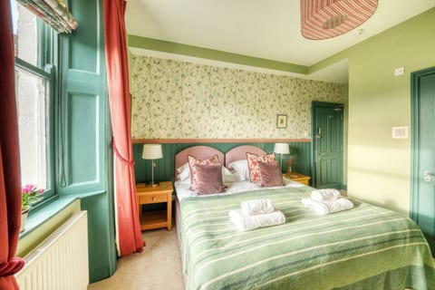 Hill House 1 - Super king room w private bathroom