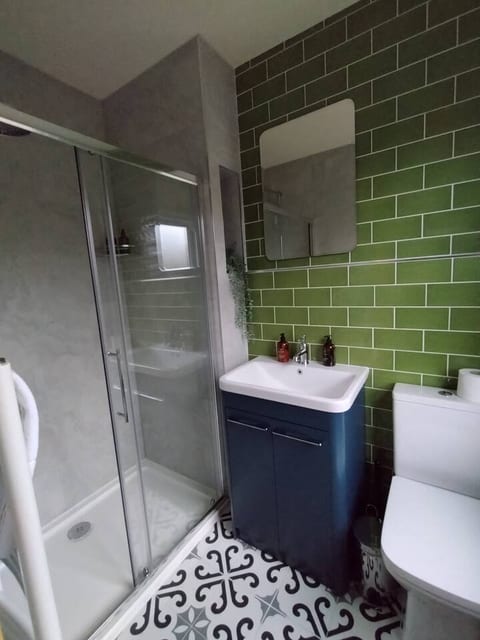 Bluebell - Triple room with private bathroom
