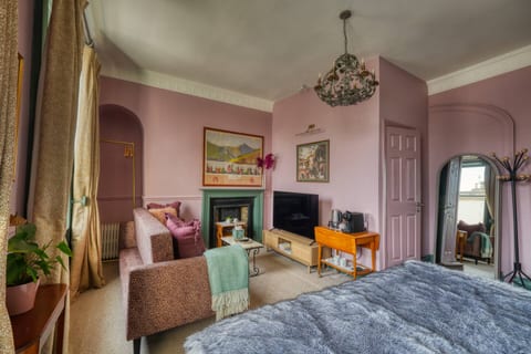 Hill House - 7 Bedrooms 7 Bathrooms Boutique House