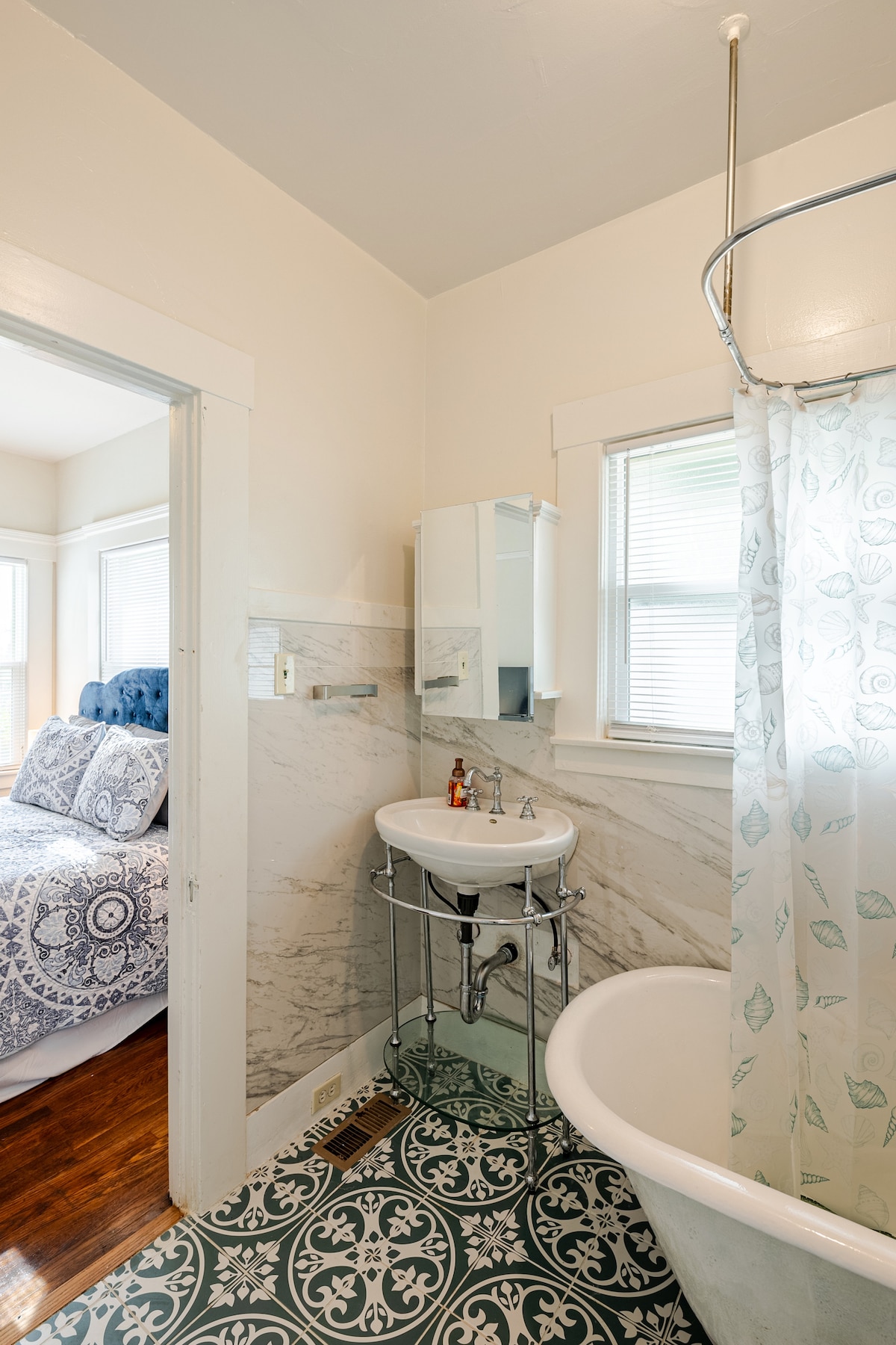 grand-heritage-:-your-generous-one-bedroom-retreat/