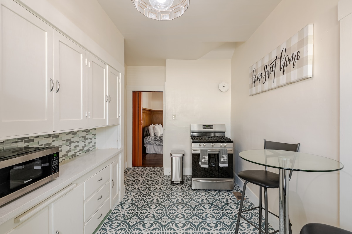 grand-heritage-:-your-generous-one-bedroom-retreat/