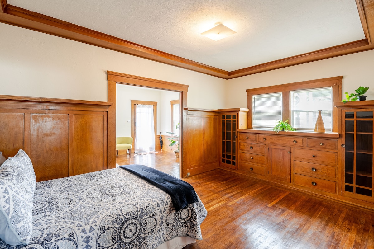 grand-heritage-:-your-generous-one-bedroom-retreat/