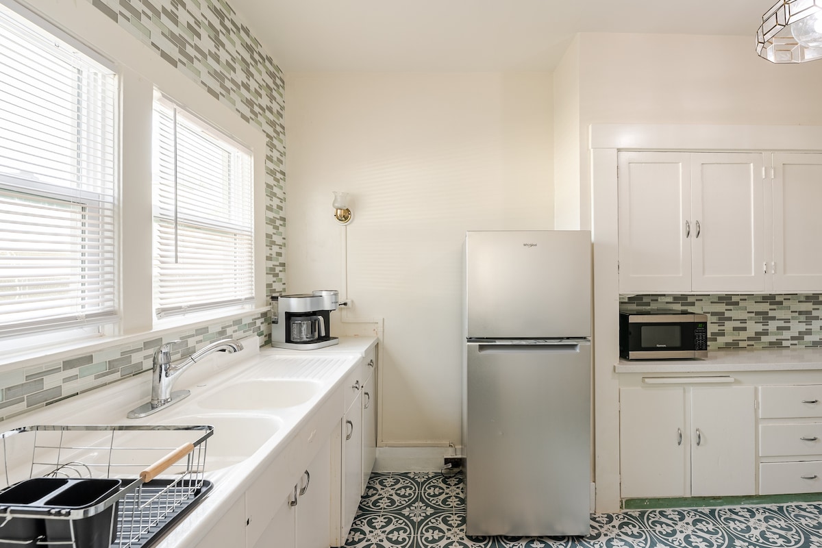 grand-heritage-:-your-generous-one-bedroom-retreat/