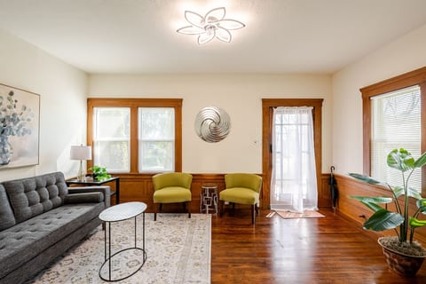 Sunny and Bright Livingroom with Silver accents.