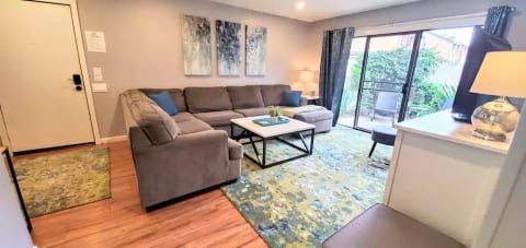 Magic Mouse Vacation Rentals- Townhouse #1 Anaheim