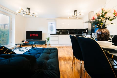 -15% LUX Woolwich Flat | 2 Stops to Canary Wharf image 1