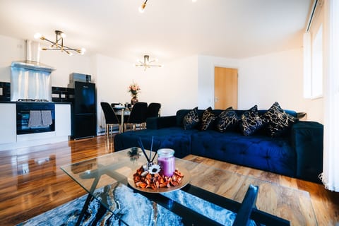 -15% LUX Woolwich Flat | 2 Stops to Canary Wharf image 4