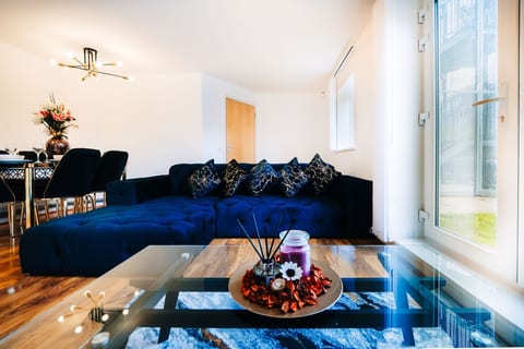 -15% LUX Woolwich Flat | 2 Stops to Canary Wharf image 3