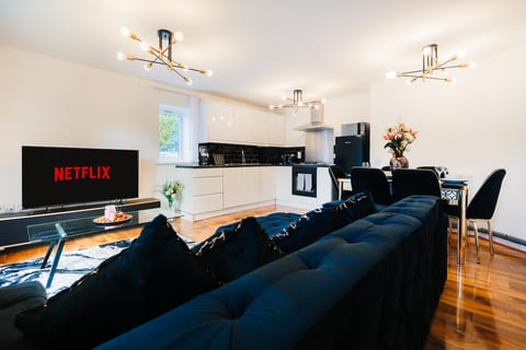 -15% LUX Woolwich Flat | 2 Stops to Canary Wharf image 2
