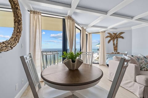 Dining with a View – Cozy dining nook surrounded by floor-to-ceiling Gulf views.