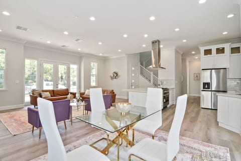 The Salma Plan: 4BR/3.5BA, 2600 Sq Ft, Near Campus - Holiday Home